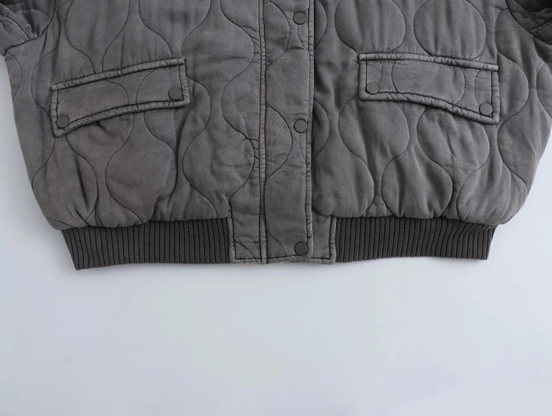 Women's Oversized Quilted Bomber Jacket with Snap Buttons and Pockets