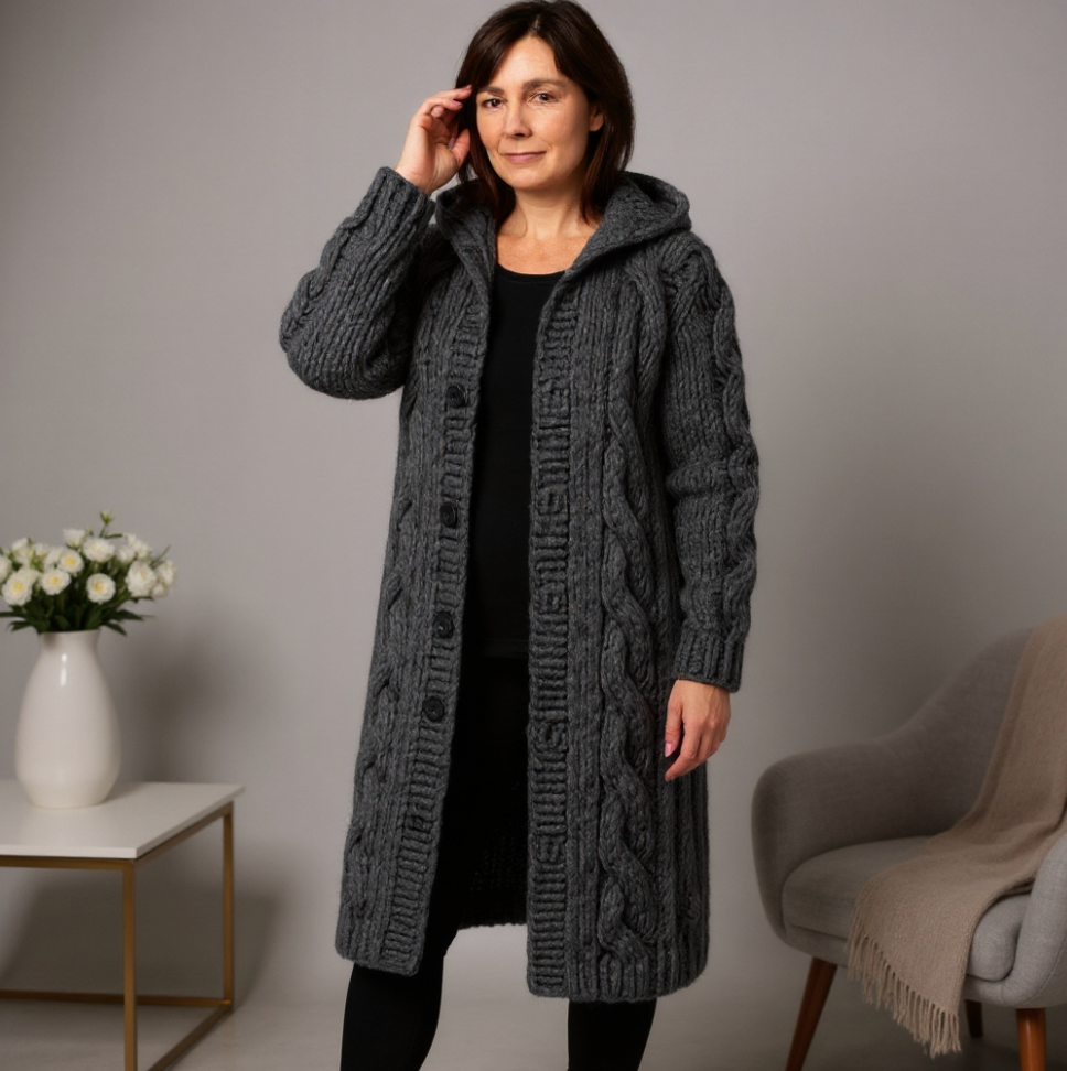 Karin | Elegant cosy coat with tummy coverage